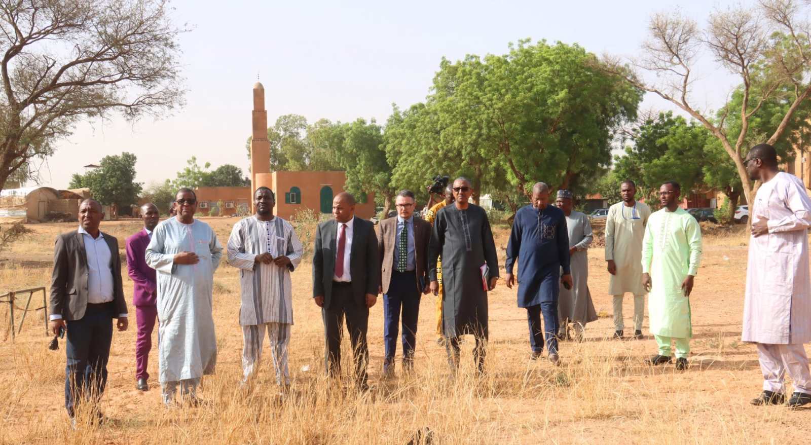 niamey le projet de maison de la presse entre en phase concrete apres une visite ministerielle sur le site prevu