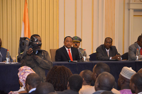 SEM. Mahamadou ISSOUFOU rencontre la Diaspora nigérienne de Belgique