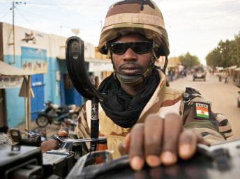 Attentats terroristes à Agadez et Arlit : le ministre de la Défense Nationale exprime le soutien et la compassion du gouvernement aux éléments des FAN