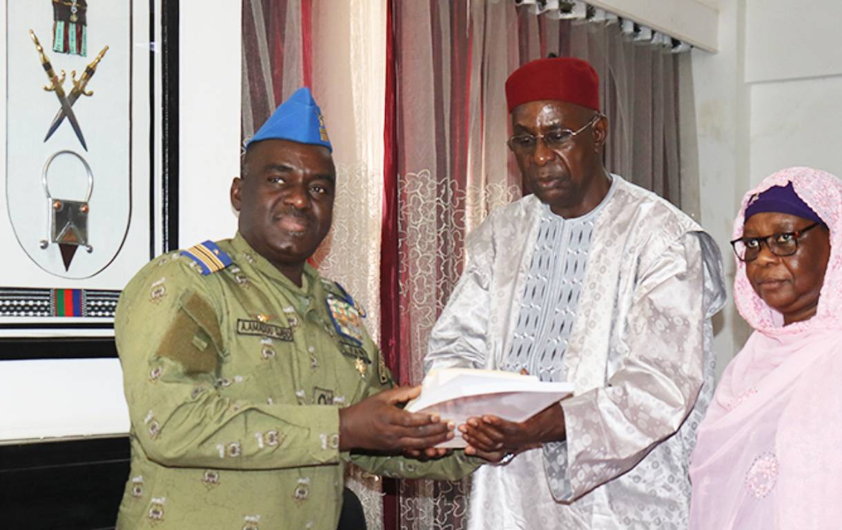 reception de livres offerts par phd mamoudou djibo a la bibliotheque nationale contribution a lenrichissement intellectuel