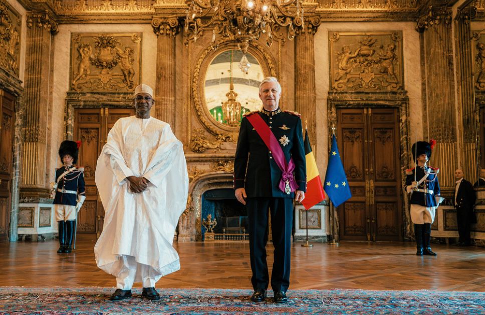 diplomatie niger belgique s e m adamou moumouni presente ses lettres de creance a sa majeste le roi philippe des belges