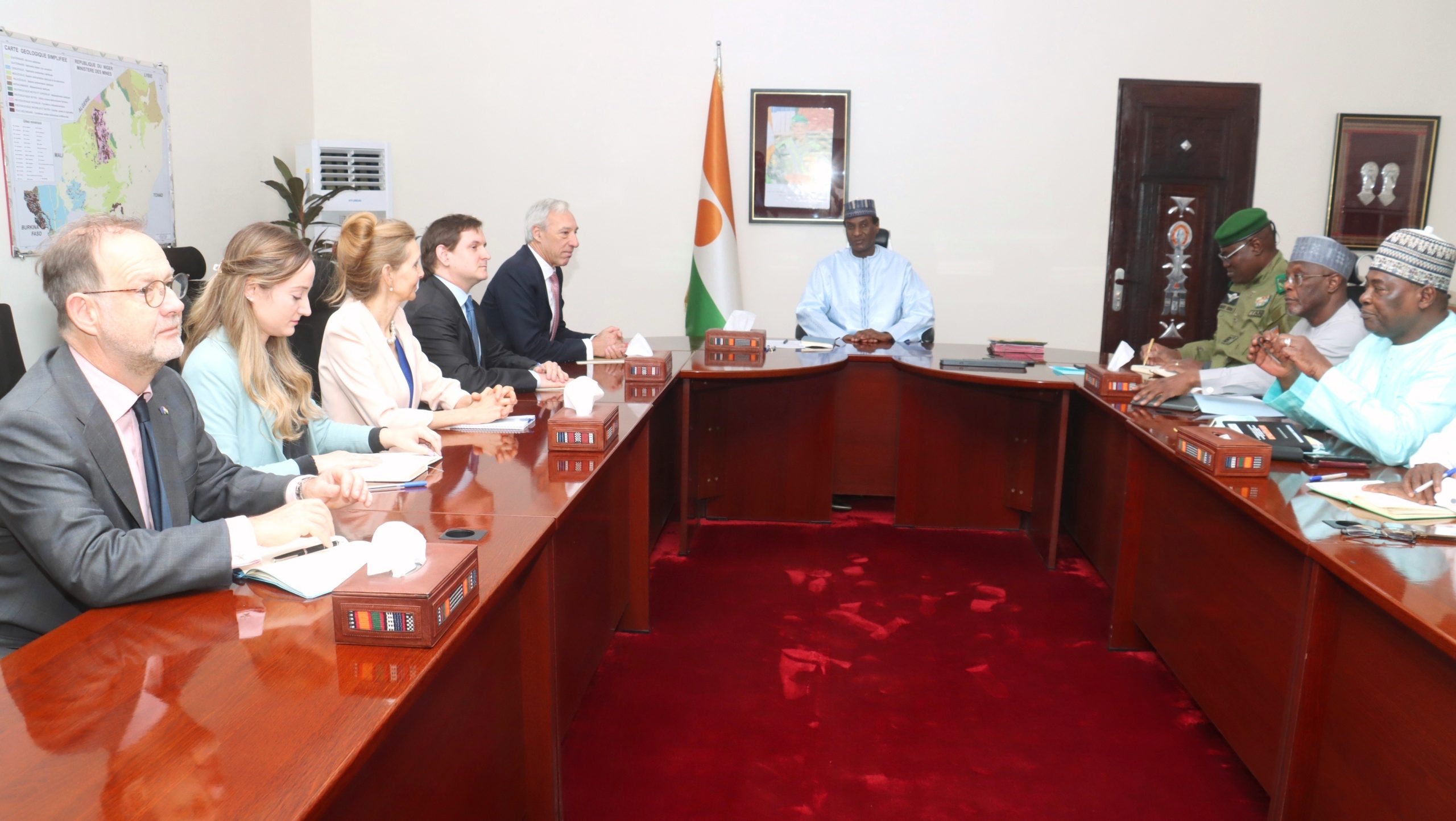 diplomatie le niger et lue renforcent le dialogue dans le contexte de laes