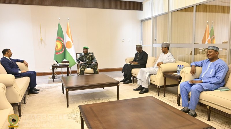 le president de la republique recoit lambassadeur du maroc Allal EL Achab en fin de mission