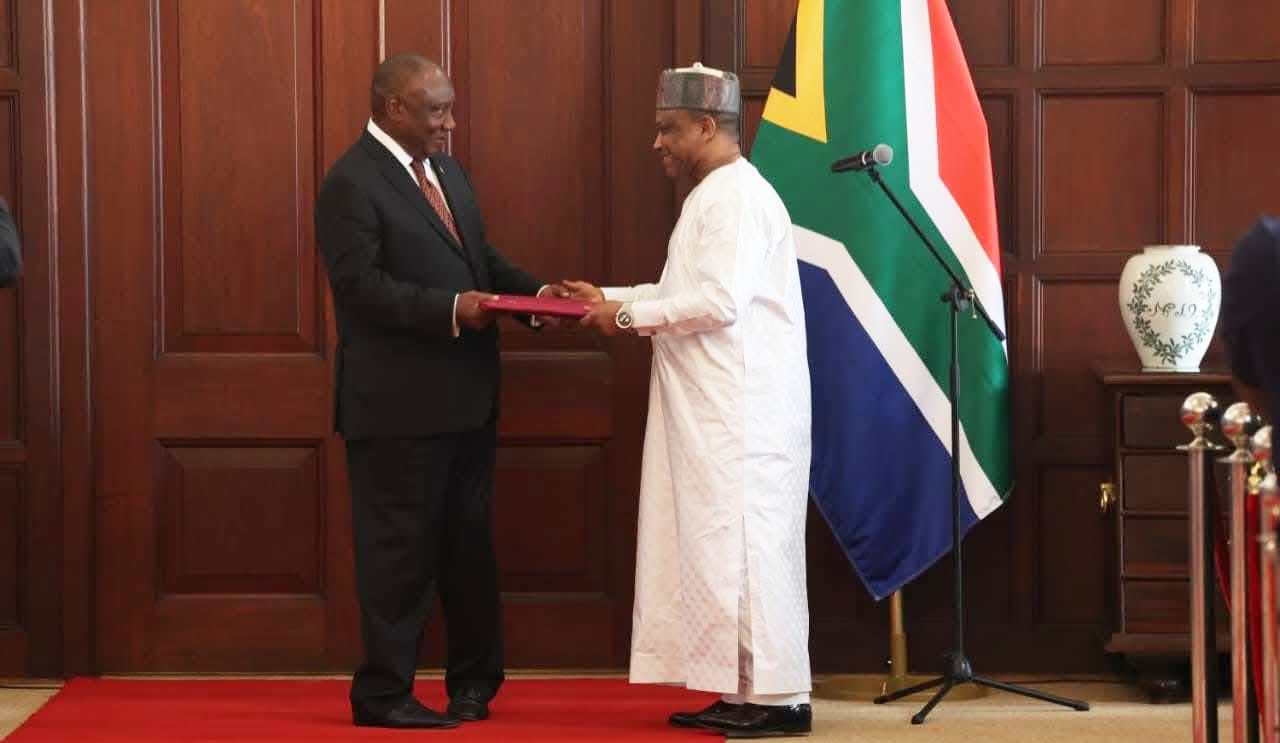 niger afrique du sud lambassadeur amadou diallo presente ses lettres de creance au president sud africain cyril ramaphosa