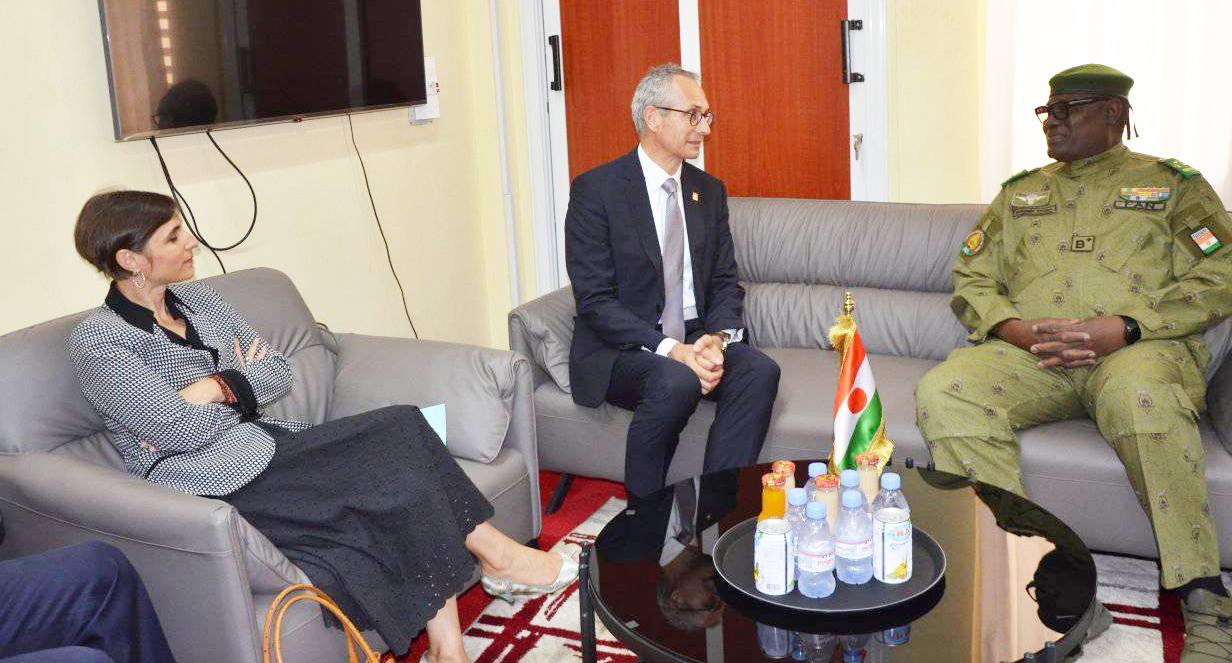 renforcement des liens niger suisse patrick egloff en visite chez le ministre de linterieur