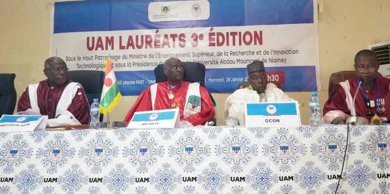 universite abdou moumouni de niamey la 3e journee uam laureats celebre lexcellence academique