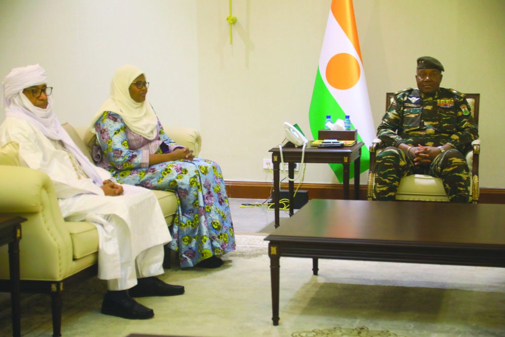 a la presidence de la republique le chef de letat recoit les ministres en charge du numerique du burkina faso