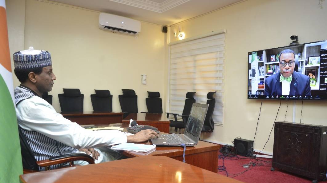 reunion du comite consultatif de la banque africaine de developpement le premier ministre ali mahaman lamine zeine participe a la 20eme reunion