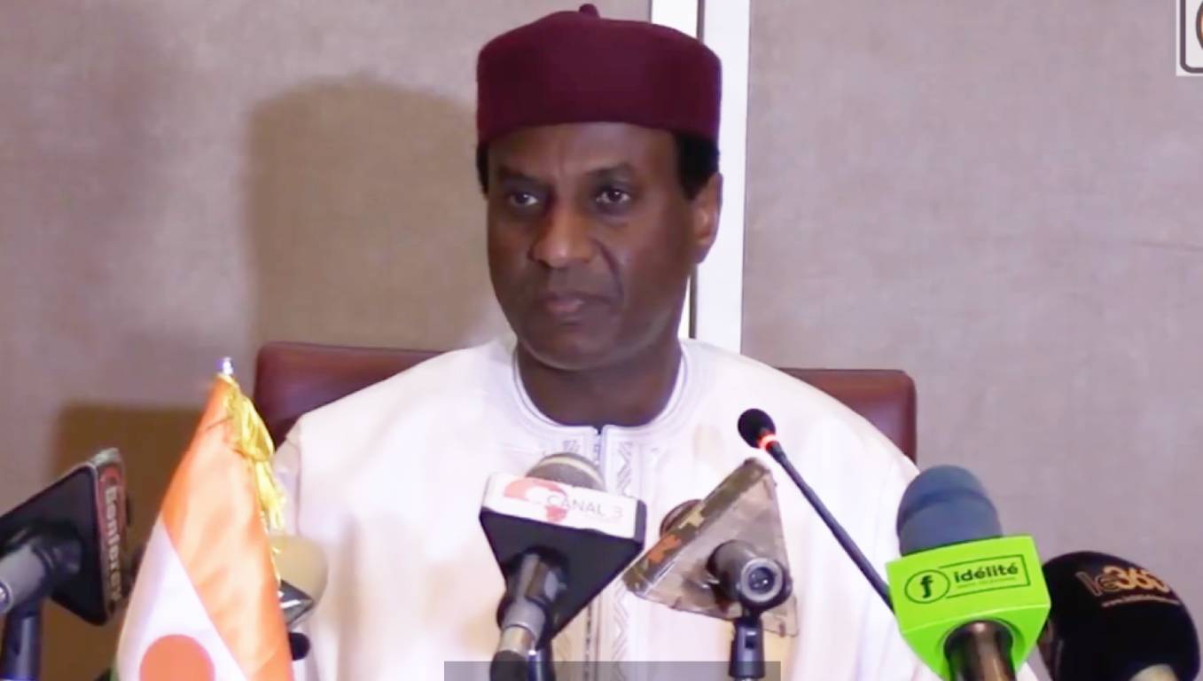 le premier ministre m ali mahamane lamine zeine