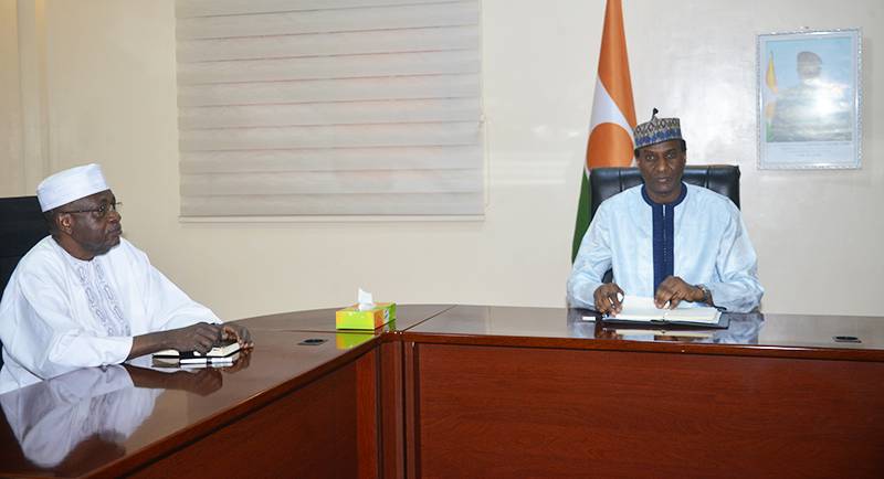 le secretarire executif de l abn recu par m ali mahaman lamine zeine