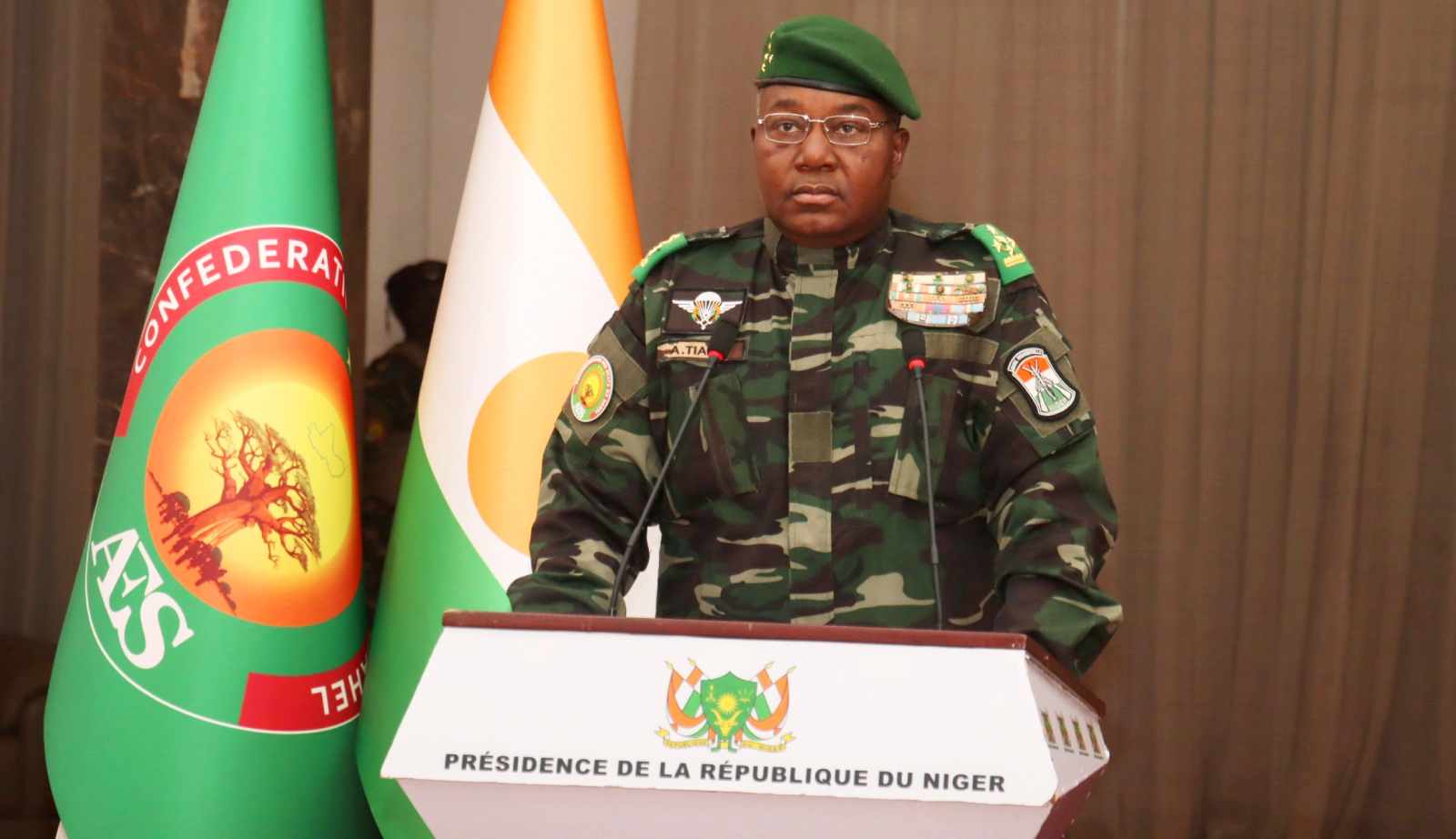 adresse a la nation a loccasion de la celebration du premier anniversaire de ladoption de la charte de la refondation