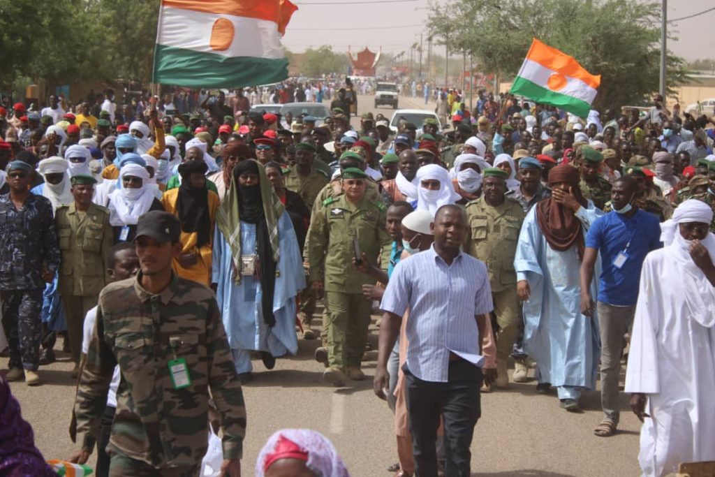 agadez marche de soutien au cnsp la population demande le depart pur et simple des militaires americains de la base 201