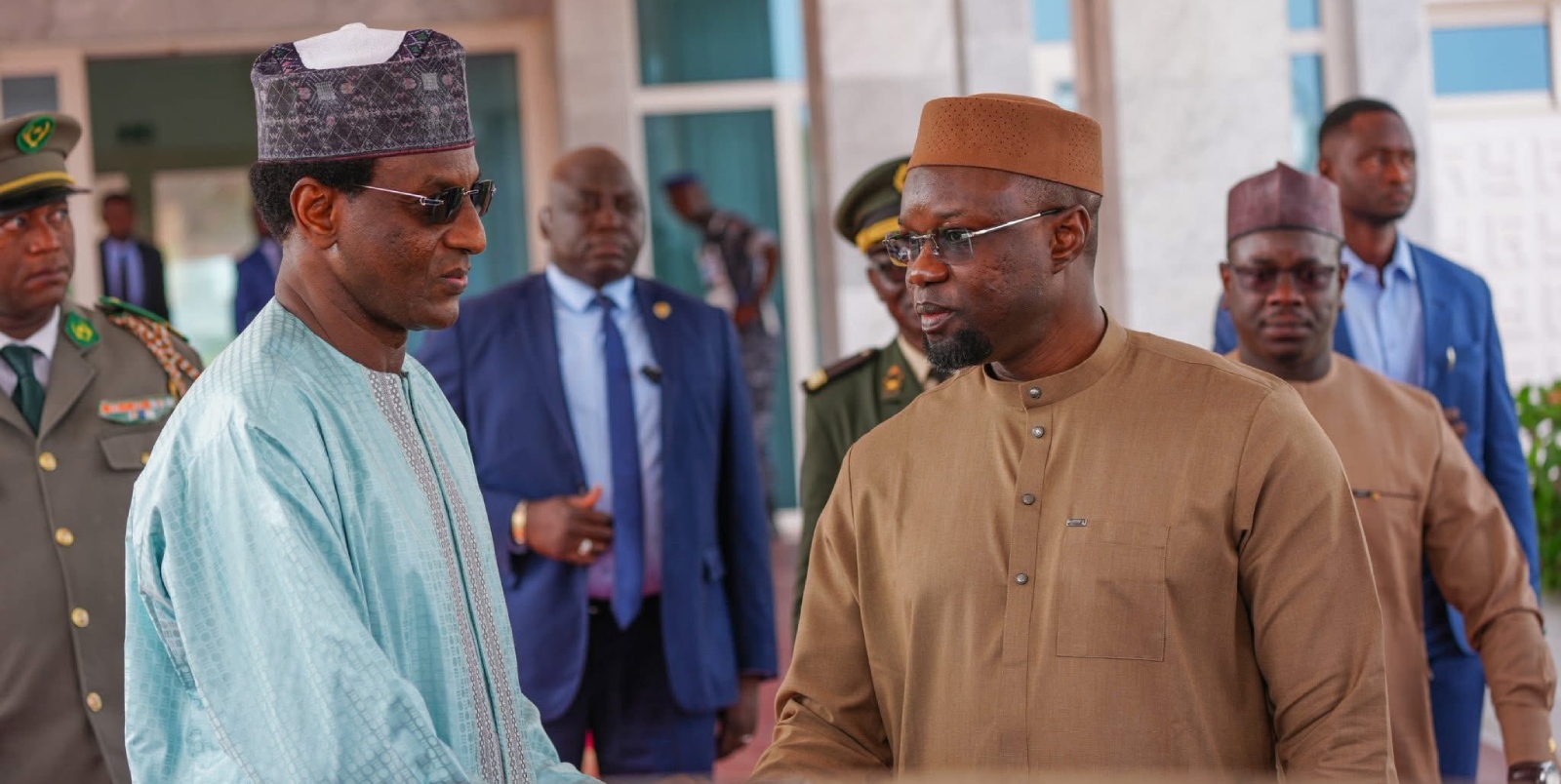 le premier ministre ali mahaman lamine zeine a dakar pour le forum invest in senegal 2025