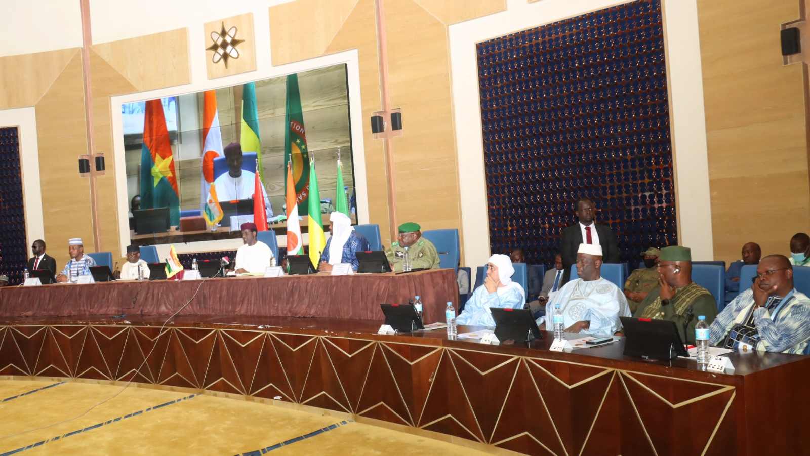 niamey laes accelere la souverainete economique avec le secteur prive