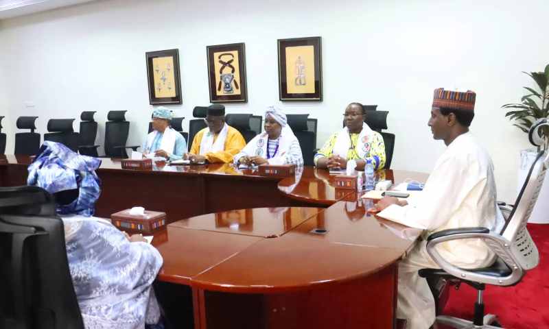 niger le premier ministre zeine echange avec les ministres de la femme de laes et la representante de lonu