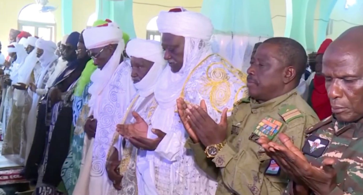 dosso en priere le sultan amadou sounna seydou djermakoye mobilise pour la paix et la refondation