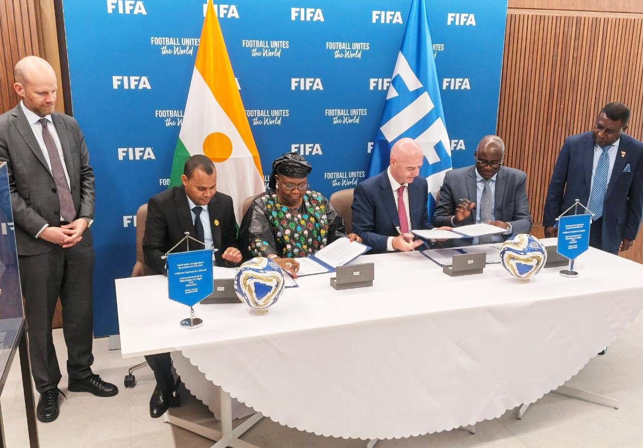 football scolaire le niger signe un accord pilote avec la fifa pour former la jeunesse par le sport